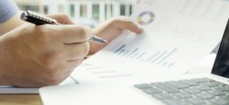 Hand of businessman point the marketing chart.