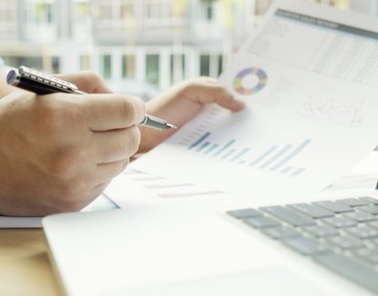 Hand of businessman point the marketing chart.
