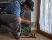hvac technician uses WEX FSM to perform routine maintenance with an hvac maintenance repair contract