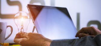 laptop-with-lighting-lamp