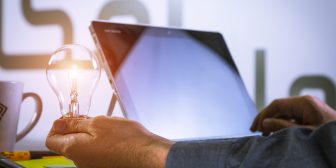 laptop-with-lighting-lamp