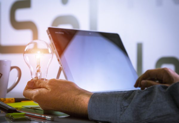 laptop-with-lighting-lamp