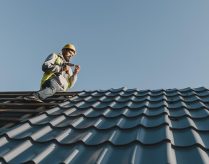 long-shot-man-working-roof