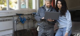 medium-shot-people-looking-laptop