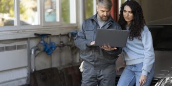 medium-shot-people-looking-laptop