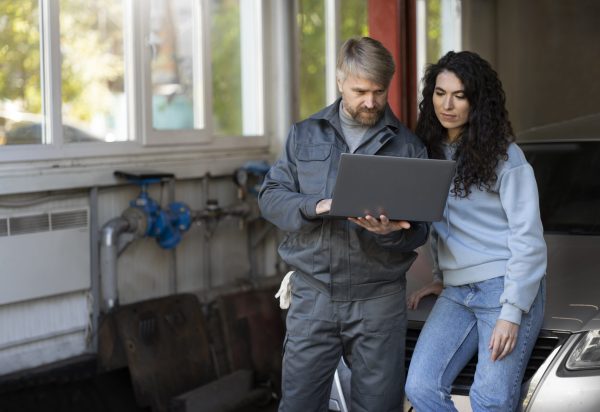 medium-shot-people-looking-laptop